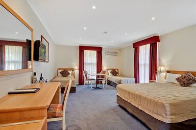 MOTEL FOR SALE – BEAUTIFULLY PRESENTED PREMIUM MOTEL IN STRONG MOTEL TOWN