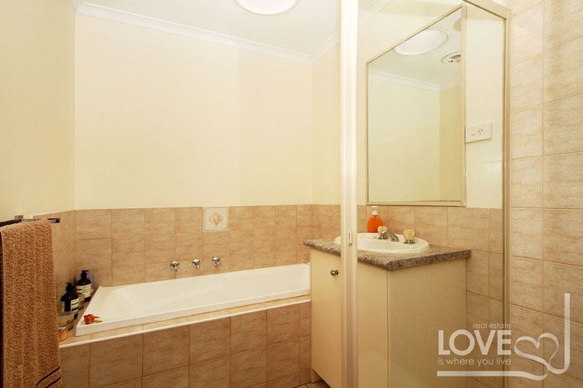 Modern & Spacious Unit