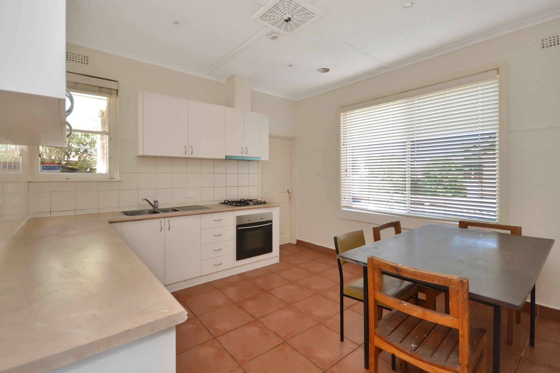 WELL PRESENTED & IN AN IDEAL LOCATION