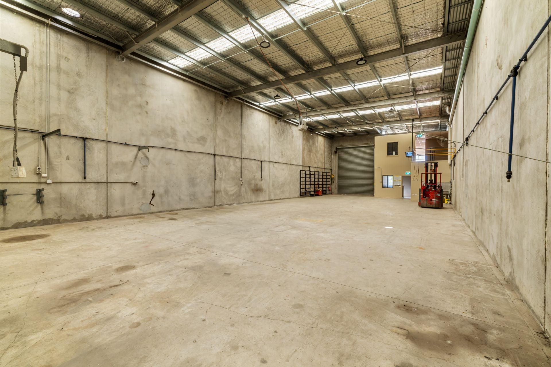 STAND -ALONE WAREHOUSE