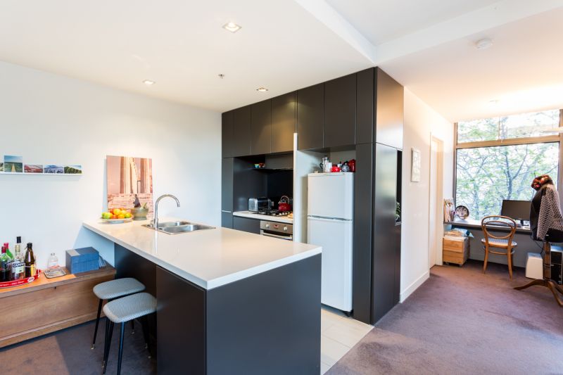 304/9 Eades Street, East Melbourne - Thumbnail 4