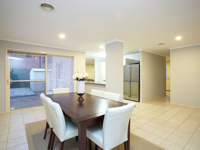 2 Saronvale Crescent, Hillside - Thumbnail 4