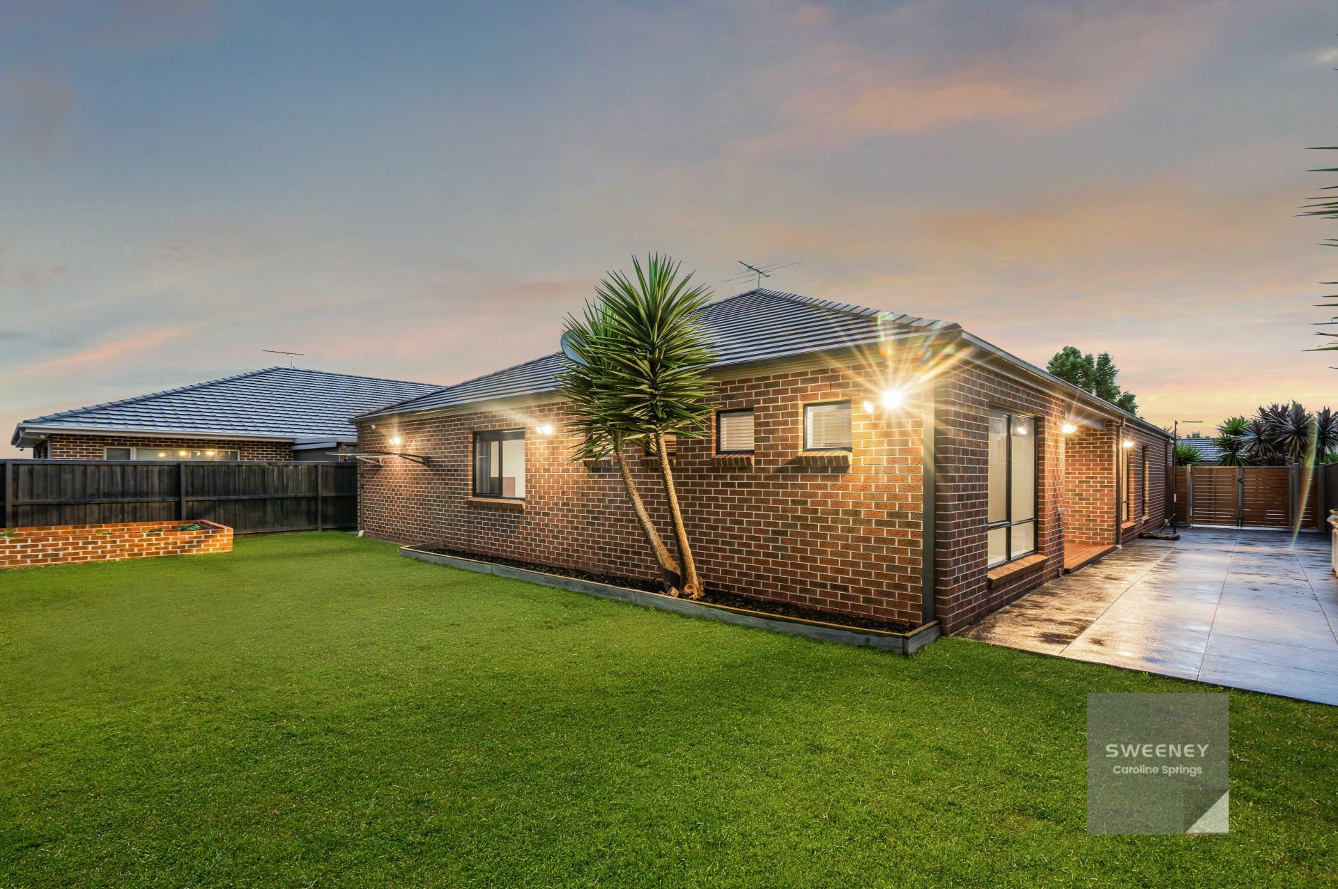 18 Darlinghurst Place, TAYLORS HILL Sweeney Estate Agents