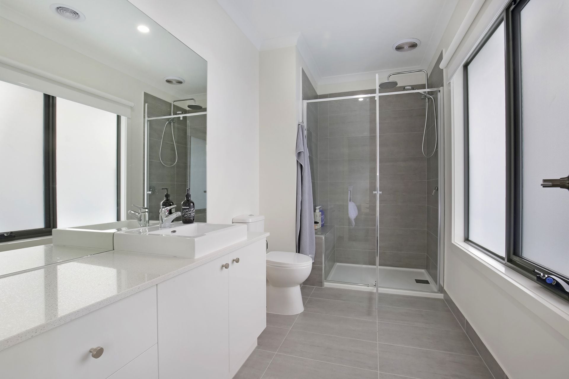 WONDERFUL 2 BEDROOM TOWNHOUSE!!