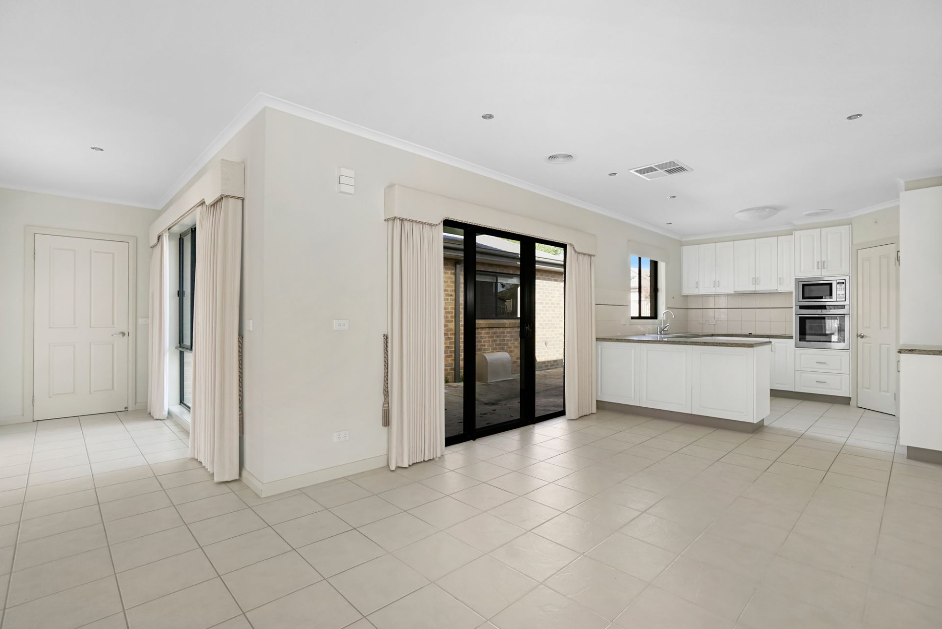 12 Tulloch Rise, Canadian, Canadian - Thumbnail 6