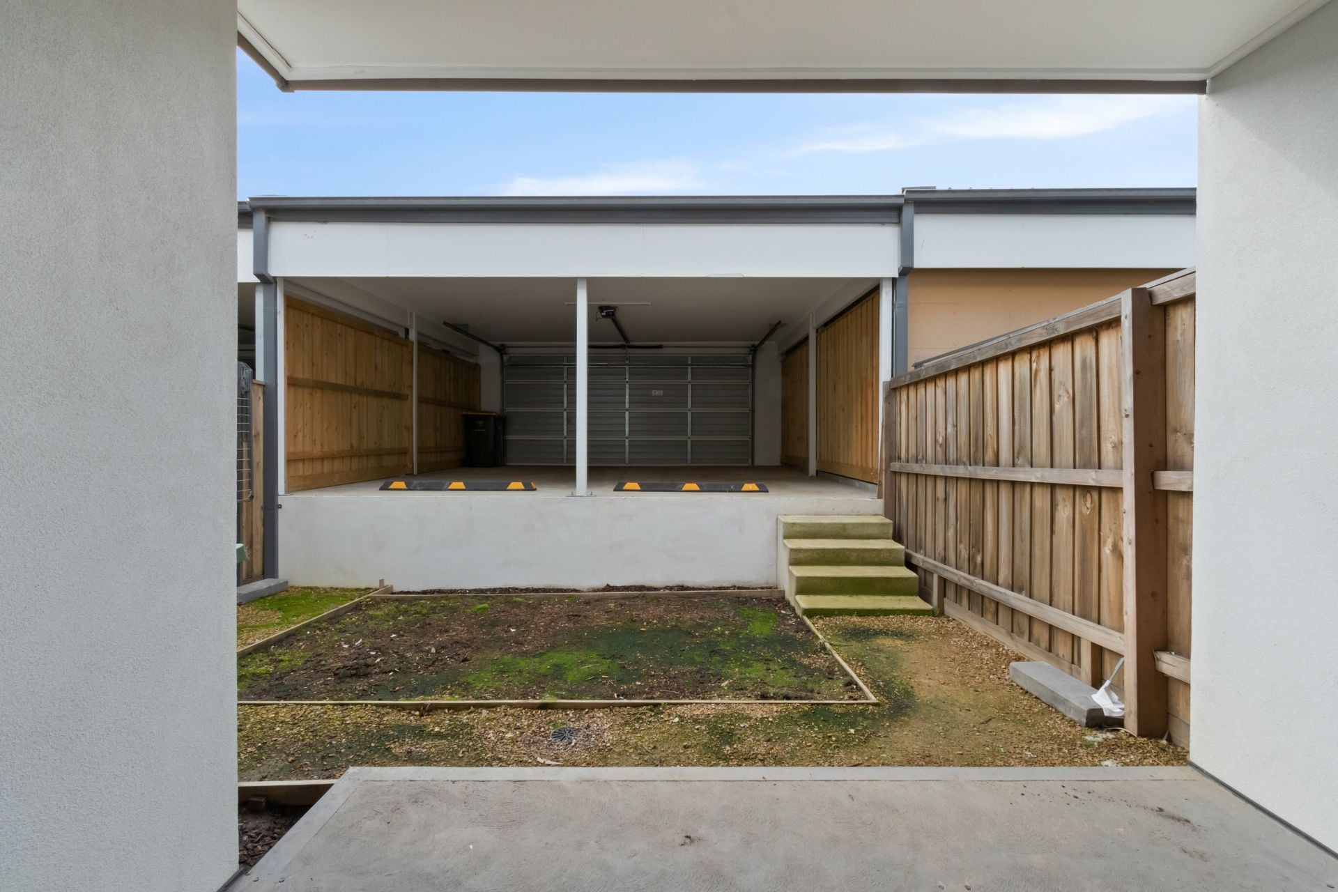 STYLISH MODERN LIVING