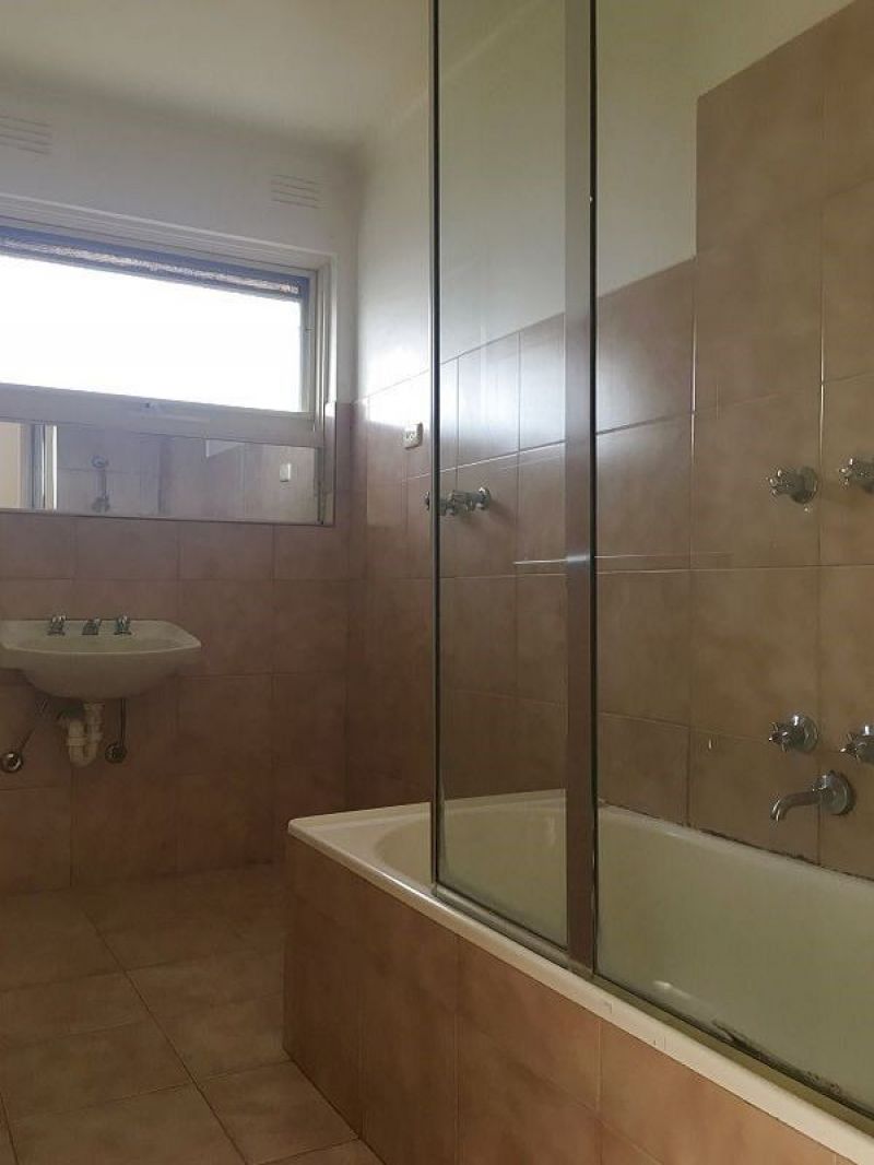 8/10 Roseberry Grove, Glen Huntly