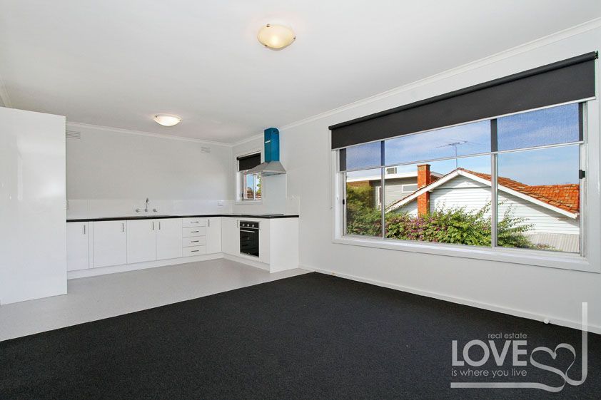 UPDATED EXCELLENCE IN A SUPERB LOCATION
