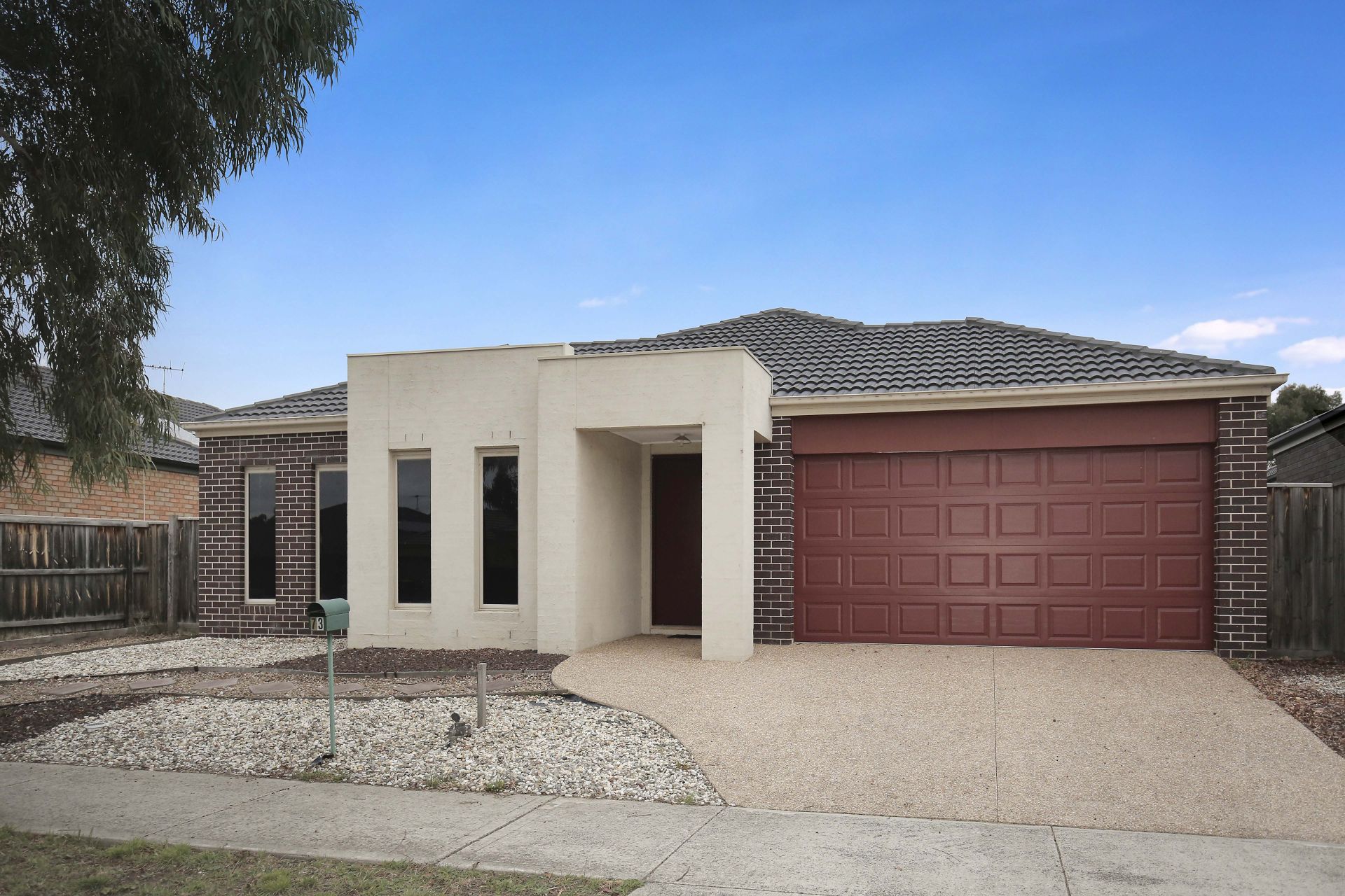 Spacious Four Bedroom Home, Theatre Room, Study & Rumpus Areas and more!