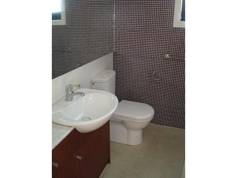 Two Bedroom Ivanhoe Townhouse!