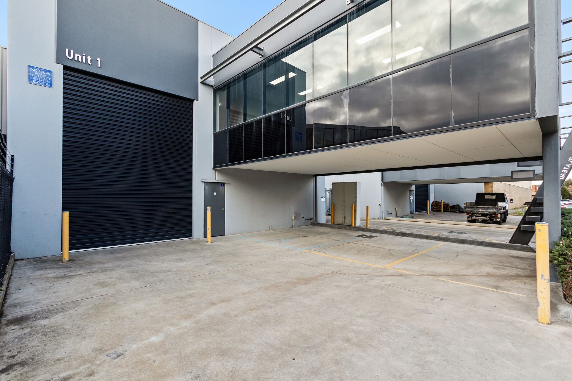 MODERN OFFICE/ WAREHOUSE