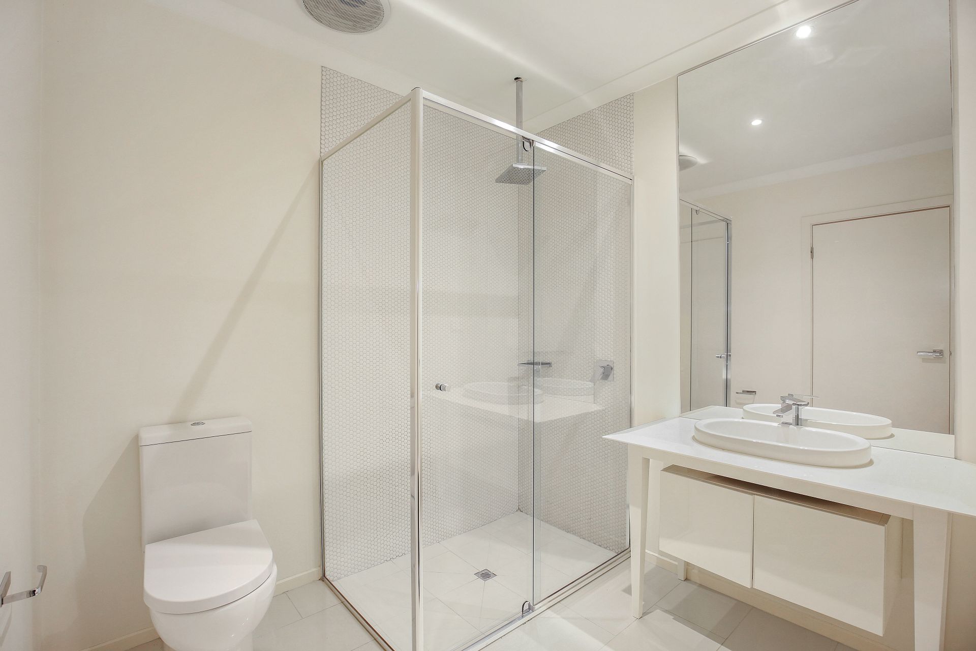 Lovely 2 Bedroom Unit