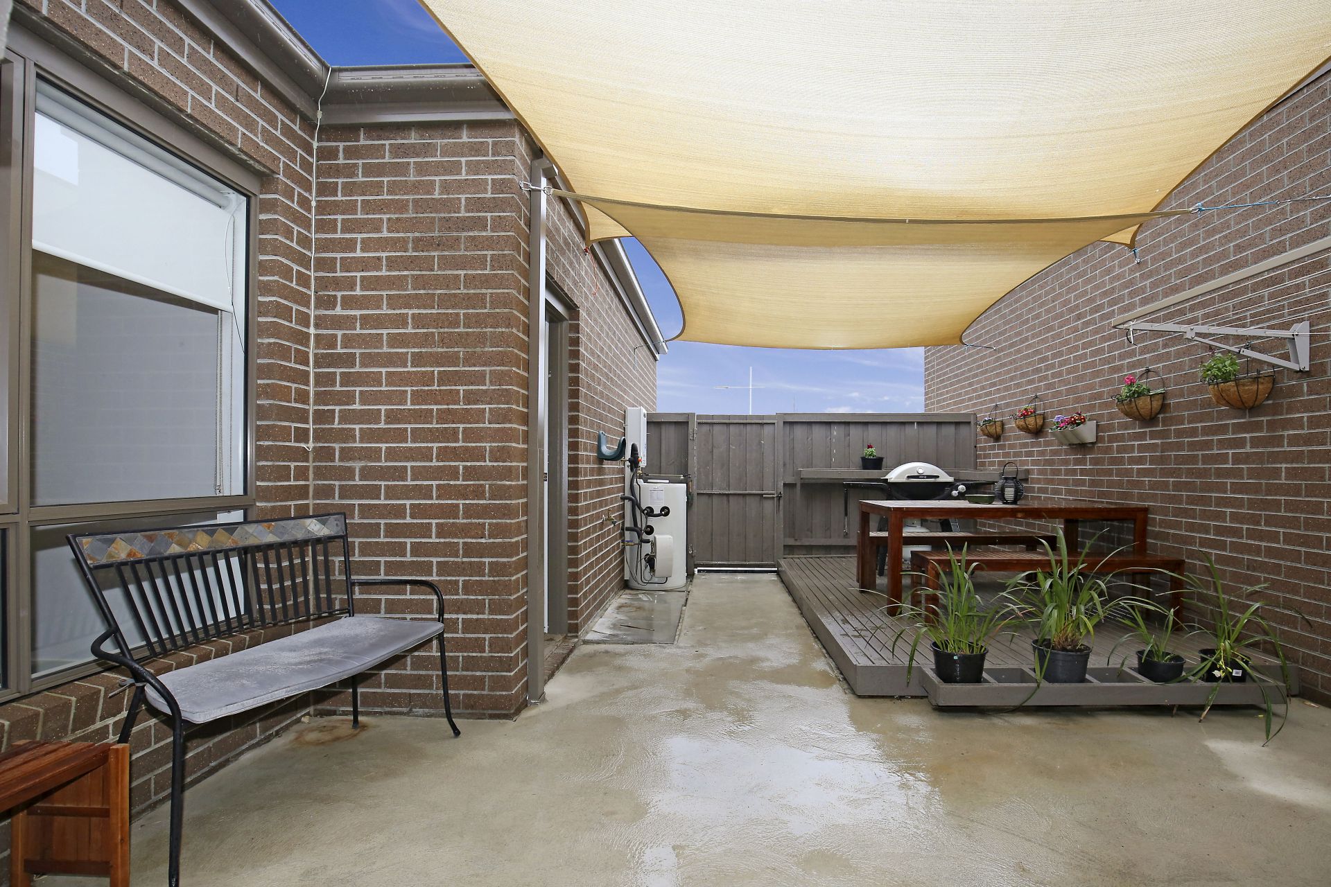 EASING LIVING, ENTICING LOCATION