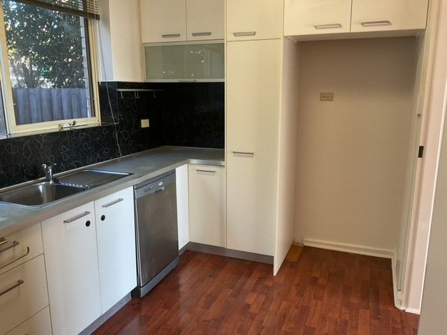 **LIGHT FILLED APARTMENT**
