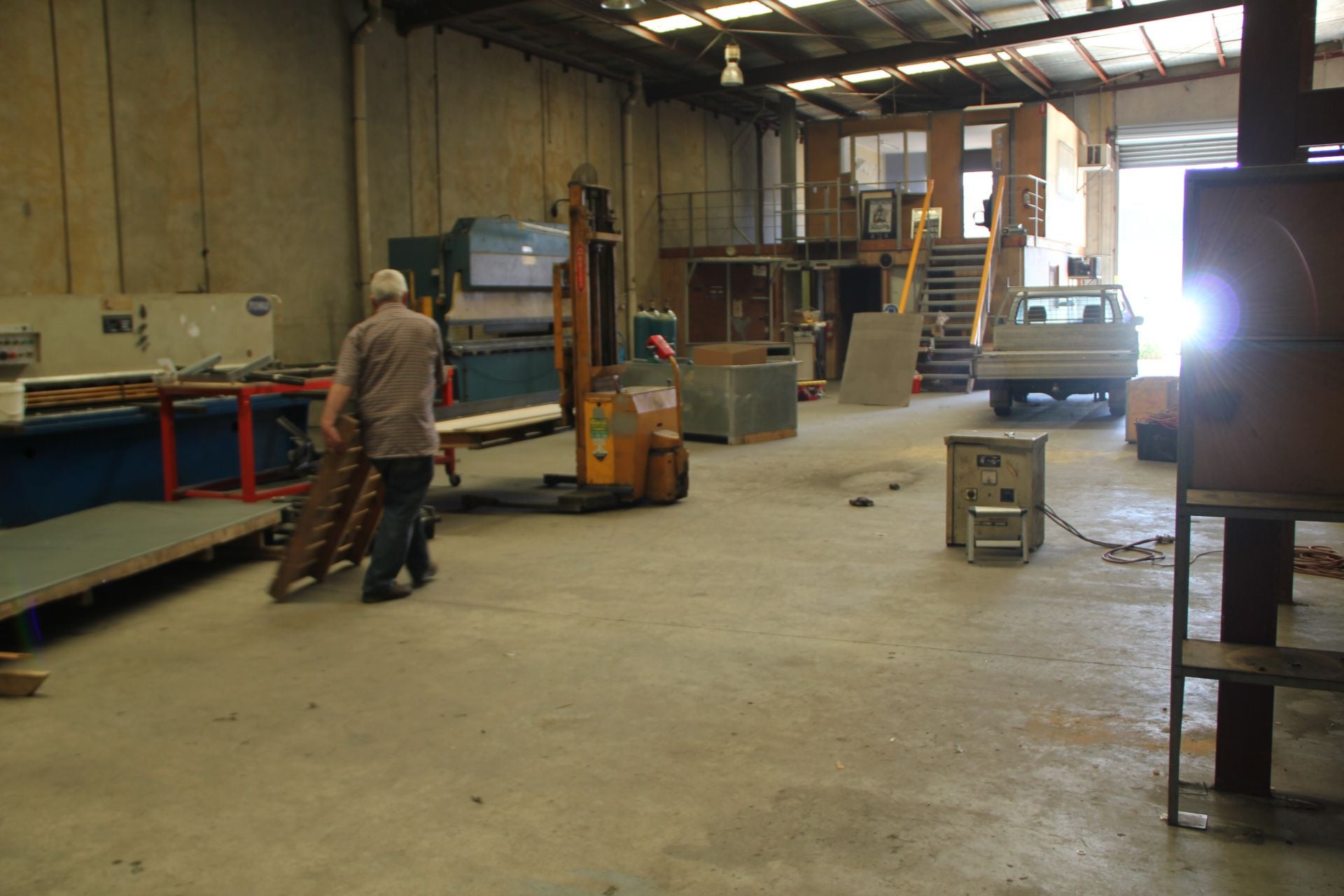 WELL LOCATED FACTORY/WAREHOUSE