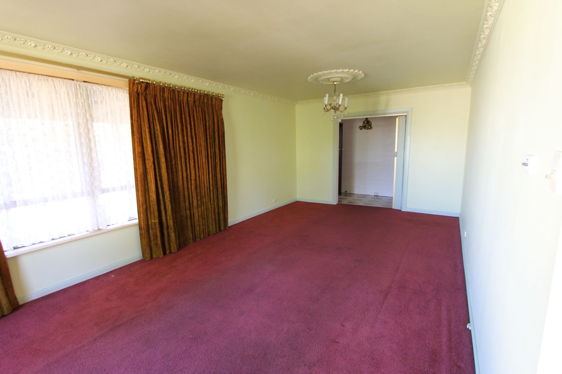 UNBEATABLE LOCATION! CLOSE TO THE NORTHERN HOSPITAL, EPPING PLAZA, EPPING PRIMARY SCHOOL AND MORE!