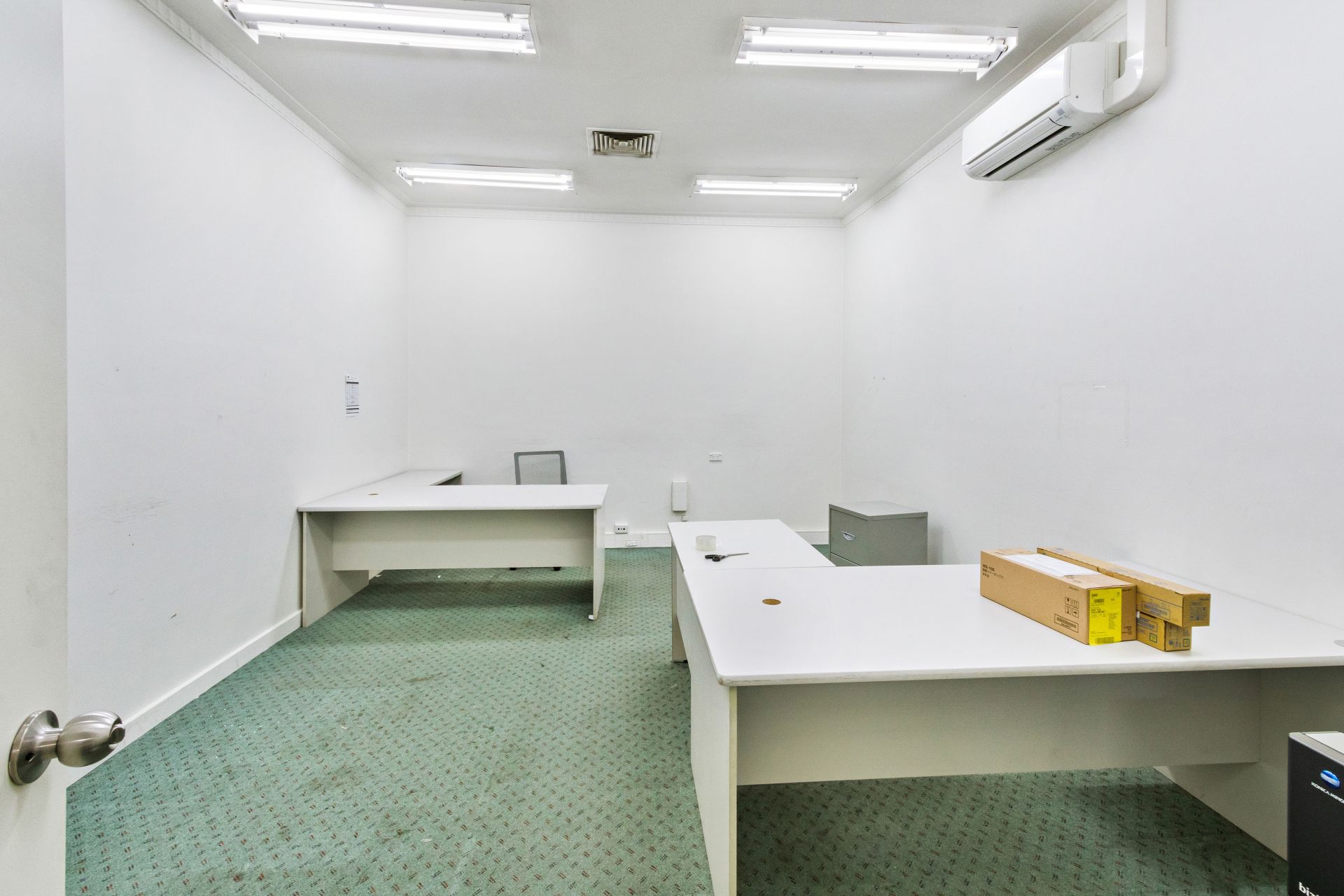 VERSATILE OFFICE SPACE