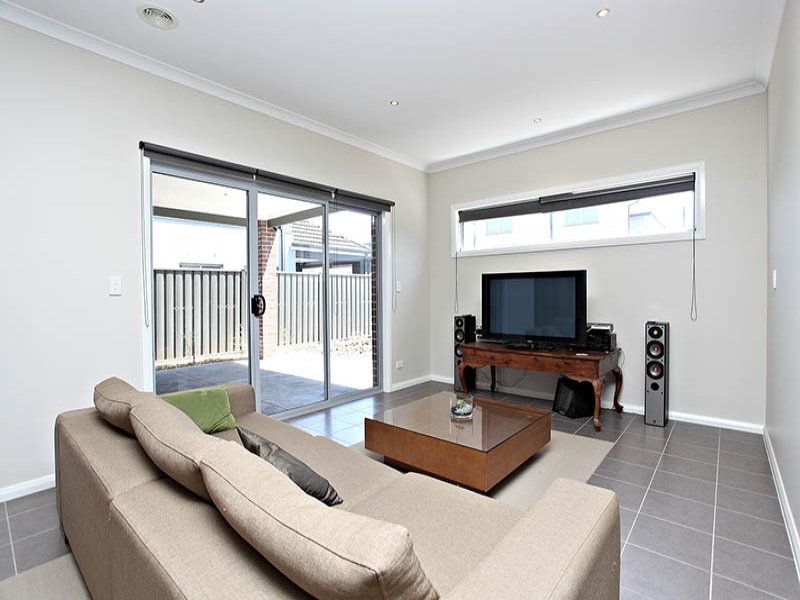 6 Damaine Circuit, Caroline Springs - Thumbnail 4