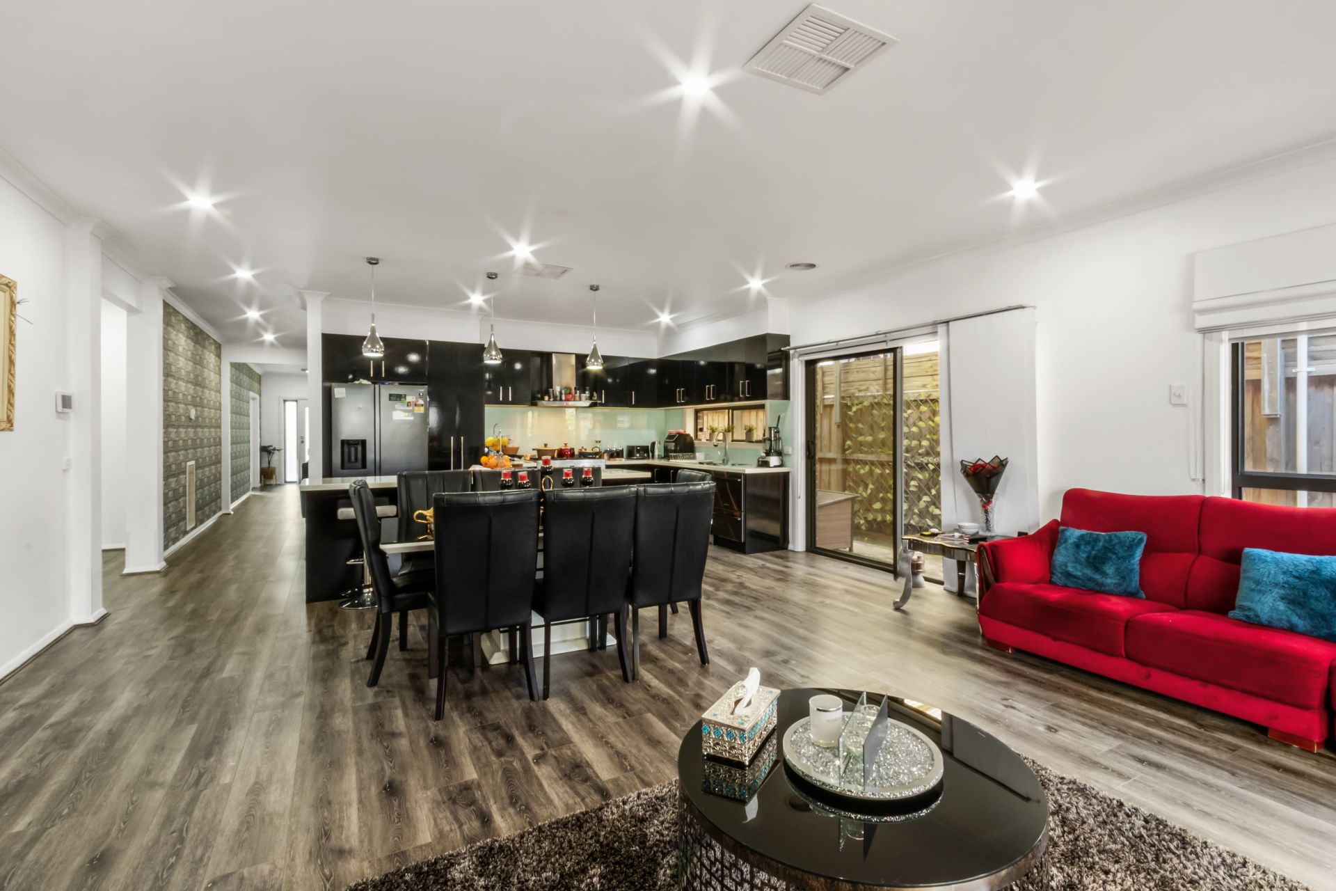 STUNNING FAMILY HOME WITH MODERN COMFORTS