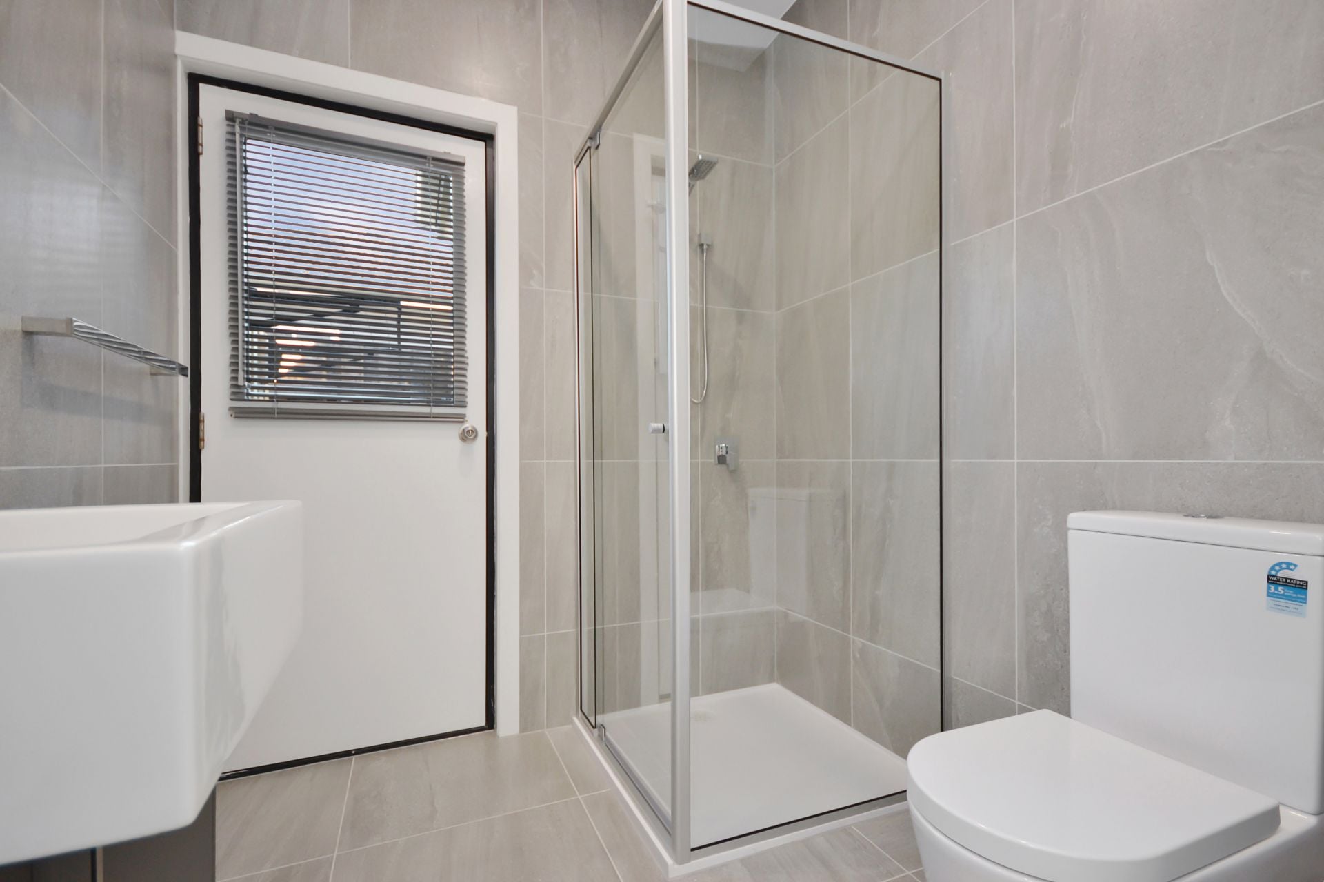 MODERN, SPACIOUS, TWO BEDROOM