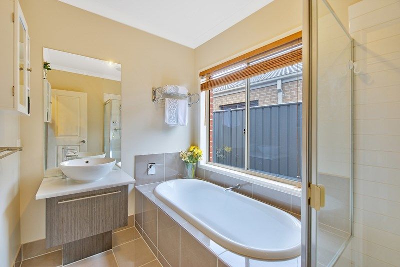 Beautiful Home In Beautiful Hawkstowe!