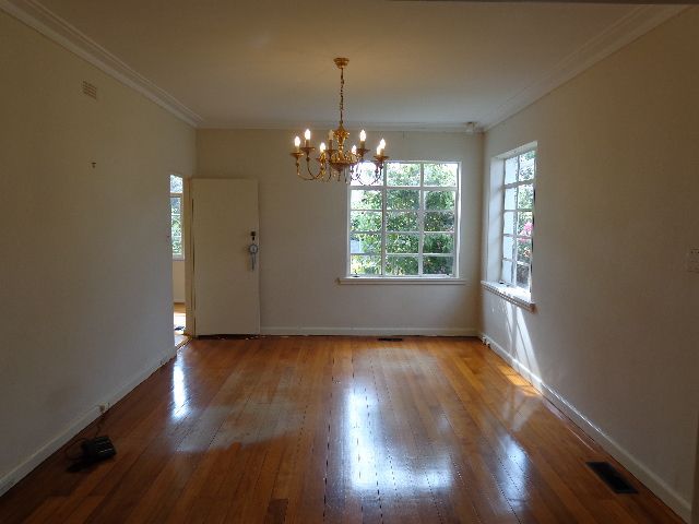 Classic Eaglemont Residence! 5 beds and ready for lease ! REGISTER for online OPEN times