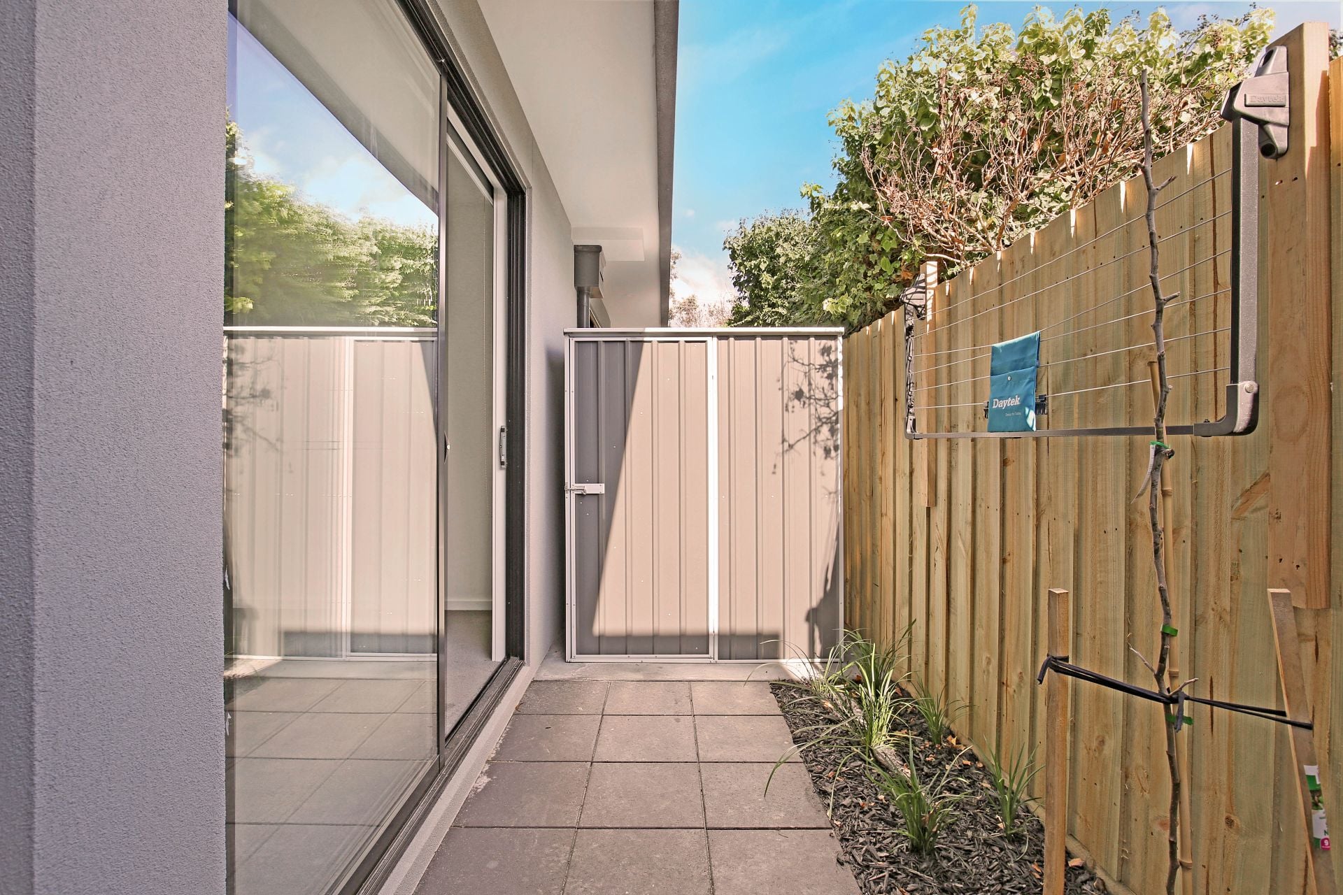 A Stunning Luxury townhouse in one of the Melbourne's prime locations! Ready for Lease !
