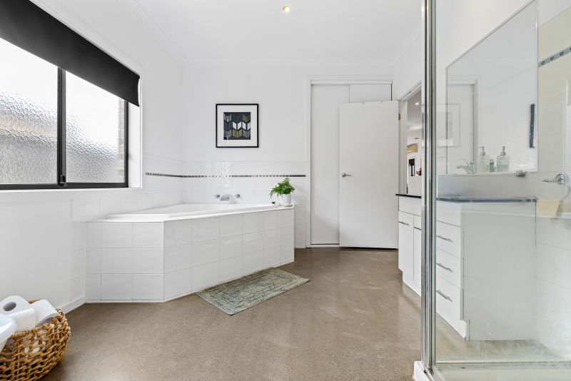 6 Streeton Avenue, Caroline Springs
