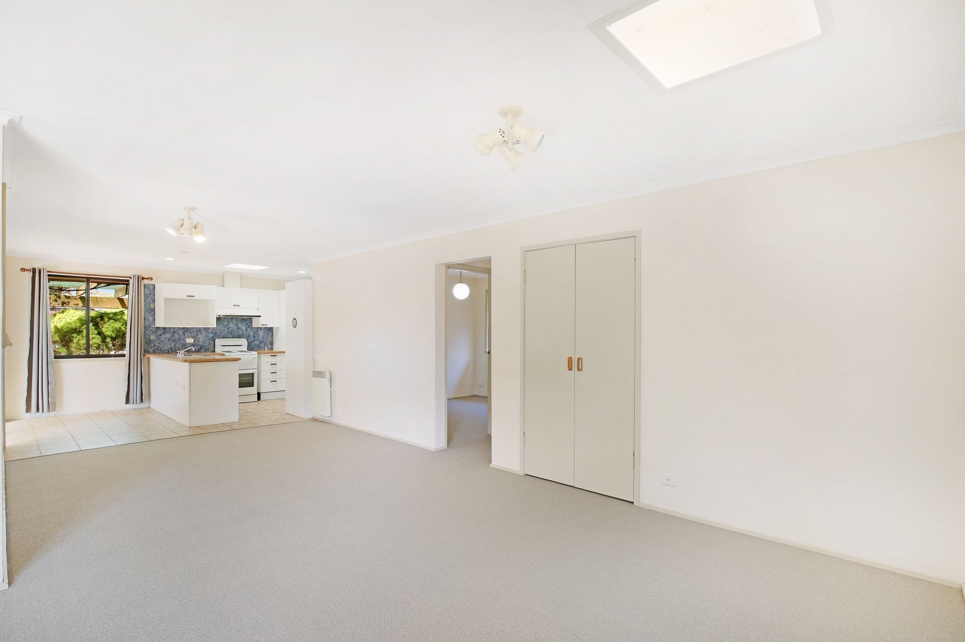 DELIGHTFUL FAMILY HOME!