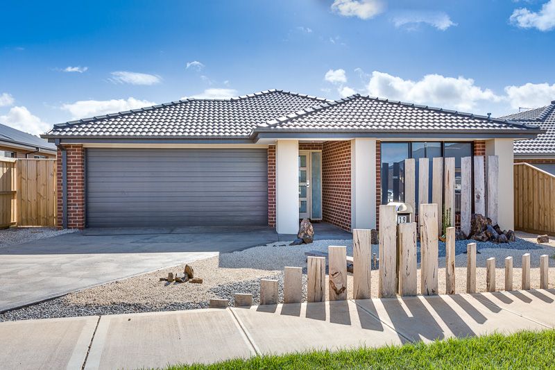 19 McLachlan Street, Bacchus Marsh - Thumbnail 2