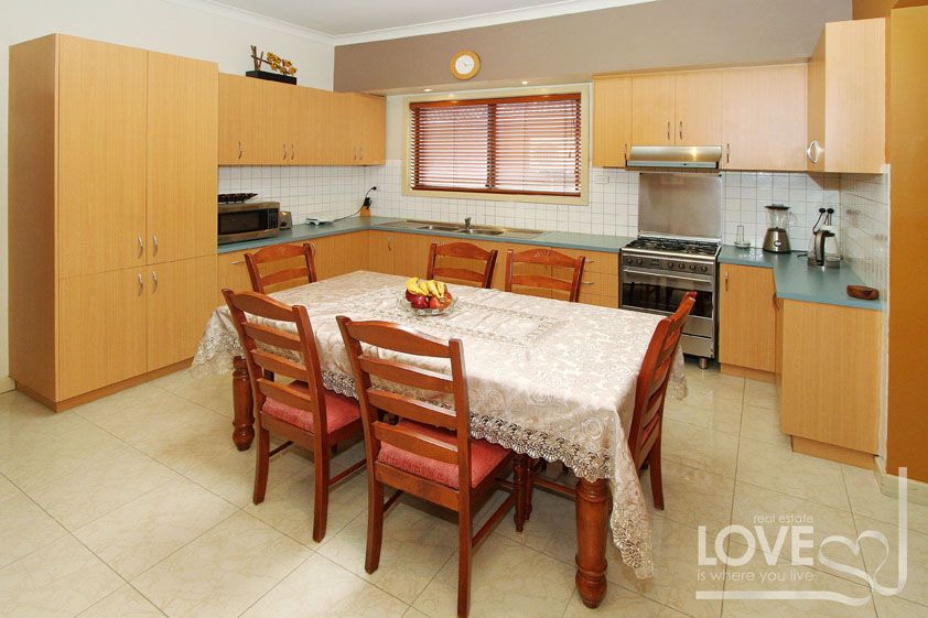 SPACIOUS FIVE BEDROOM FAMILY HOME- UNDER OFFER