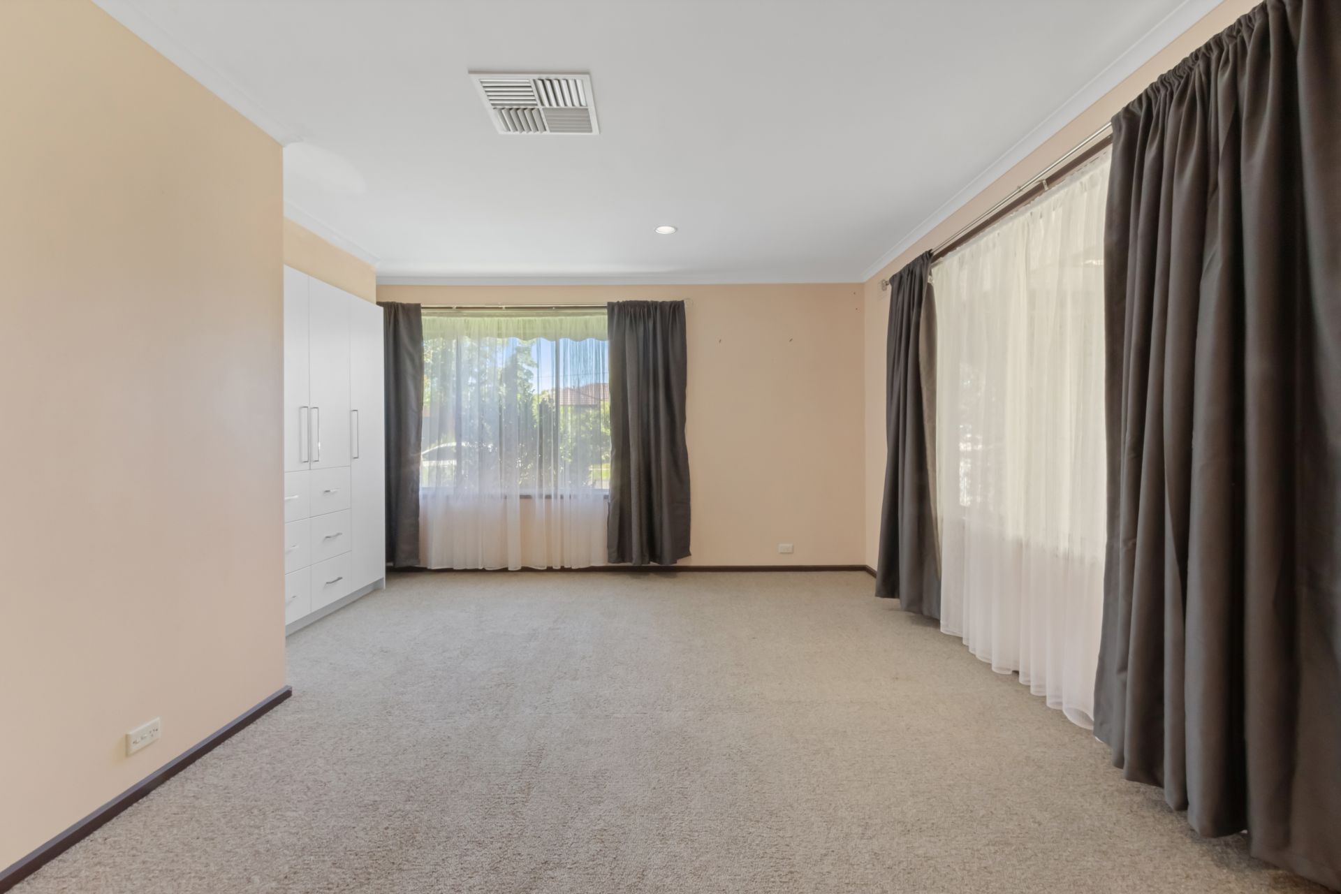 Real Estate For Sale 3 Brownlow Crescent Epping , VIC