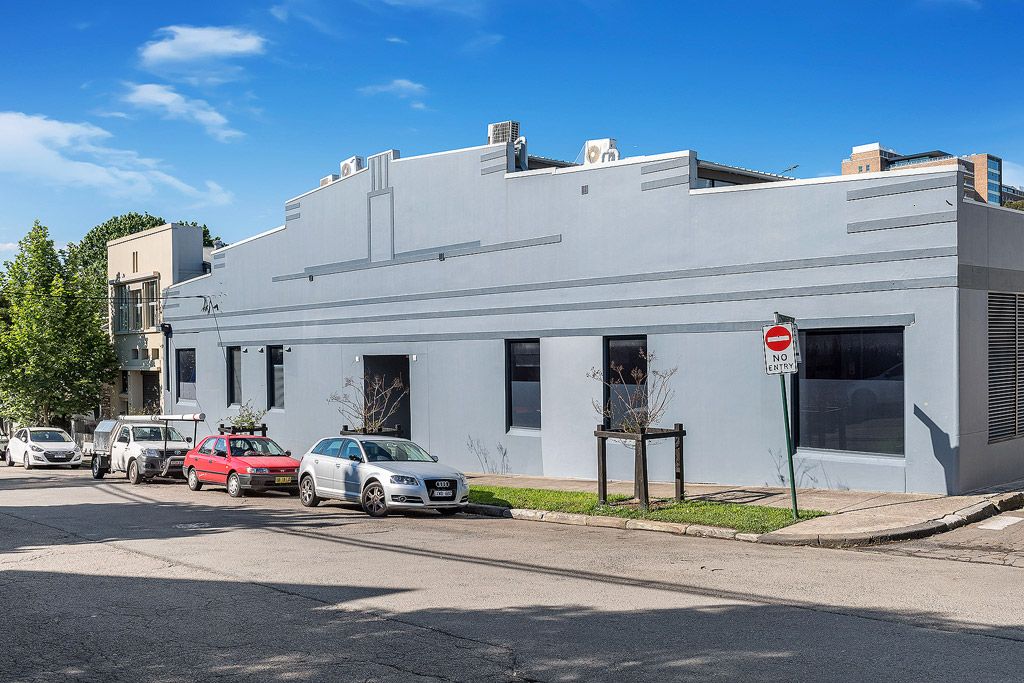 Sold - Townhouse Oasis Offers a Superb Entertainers' Lifestyle