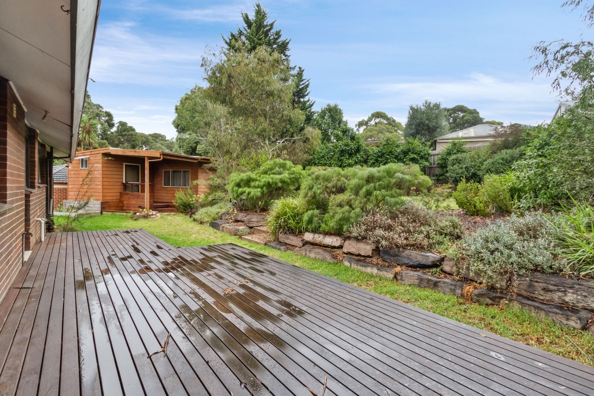 Stunning Renovated 3-Bedroom House with Bungalow in Montmorency