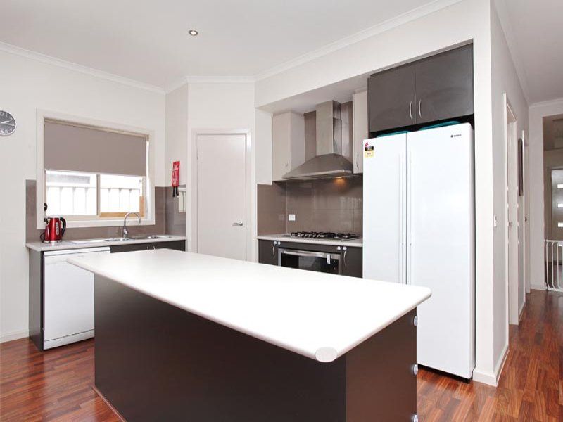 52 Rutherglen Way, Caroline Springs - Thumbnail 3