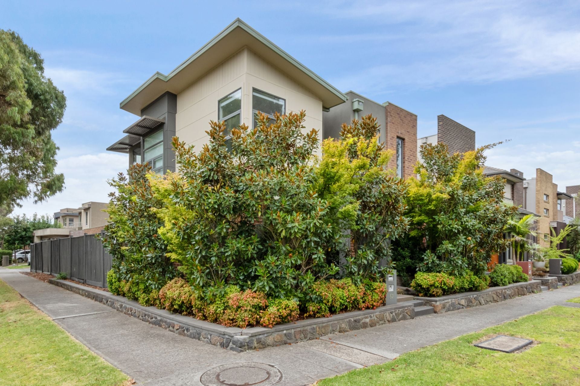 FLAWLESS DESIGN & SPACE IN THE DESIRED AURORA ESTATE