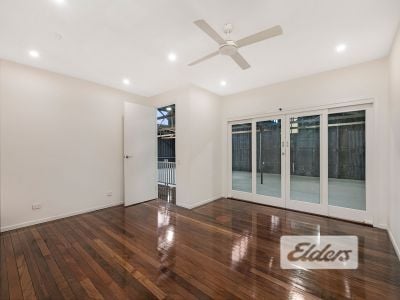 OFFICE/WAREHOUSE FREESTANDER WITH MAJOR EXPOSURE!