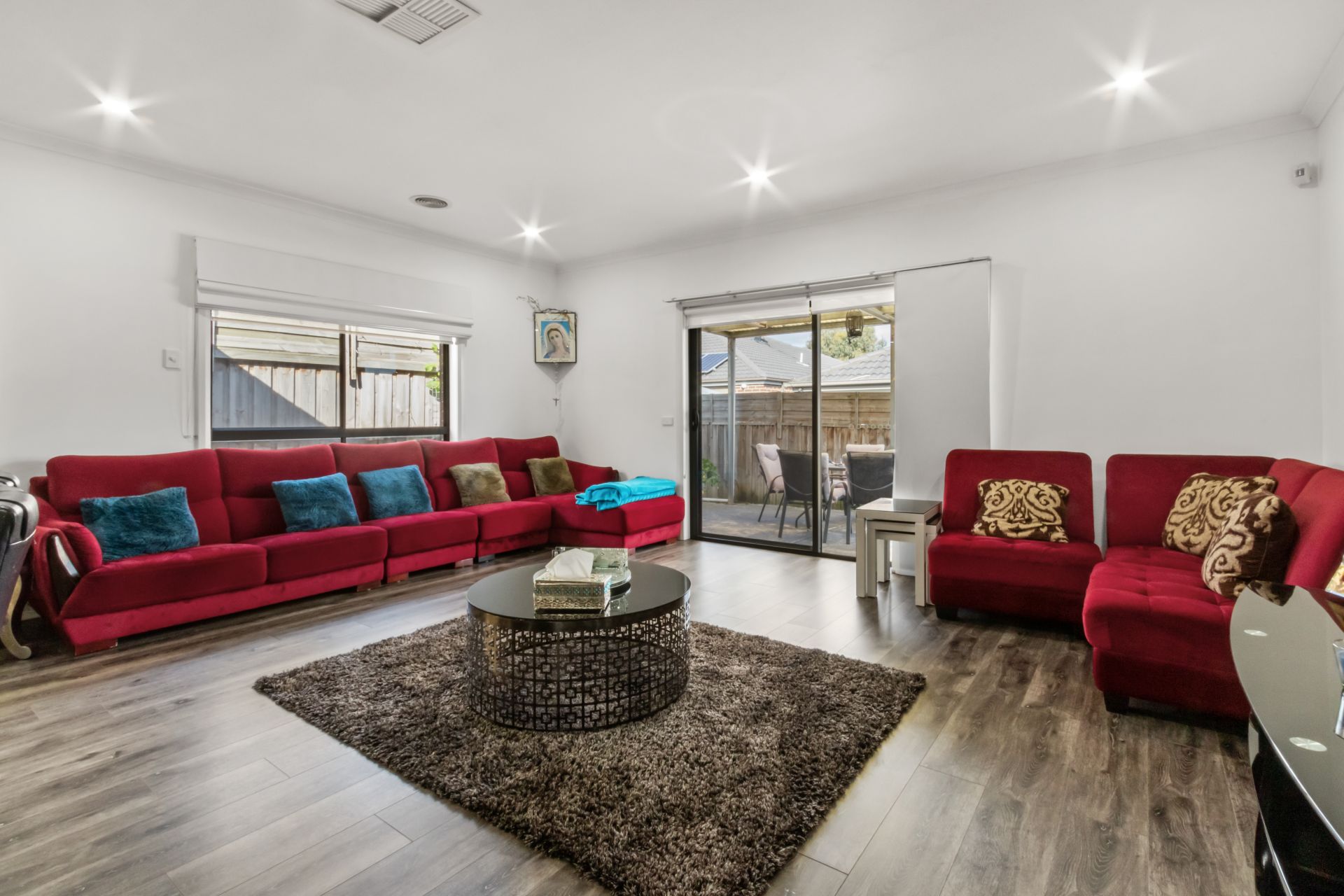 STUNNING FAMILY HOME WITH MODERN COMFORTS