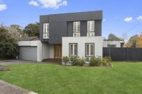 2 Amberley Crescent, Frankston South VIC, Frankston South - Image 1
