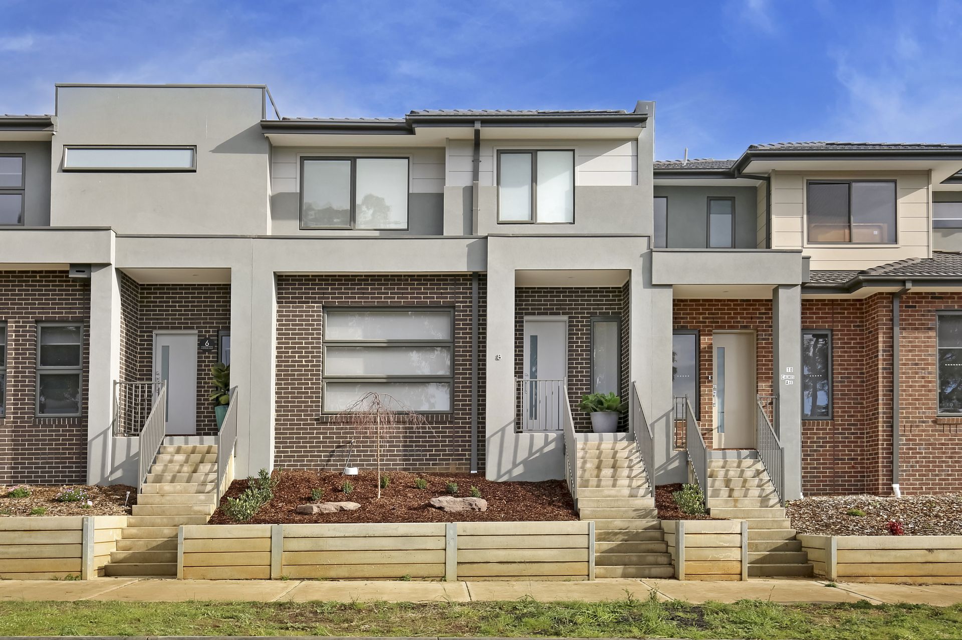 WONDERFUL 2 BEDROOM TOWNHOUSE!!