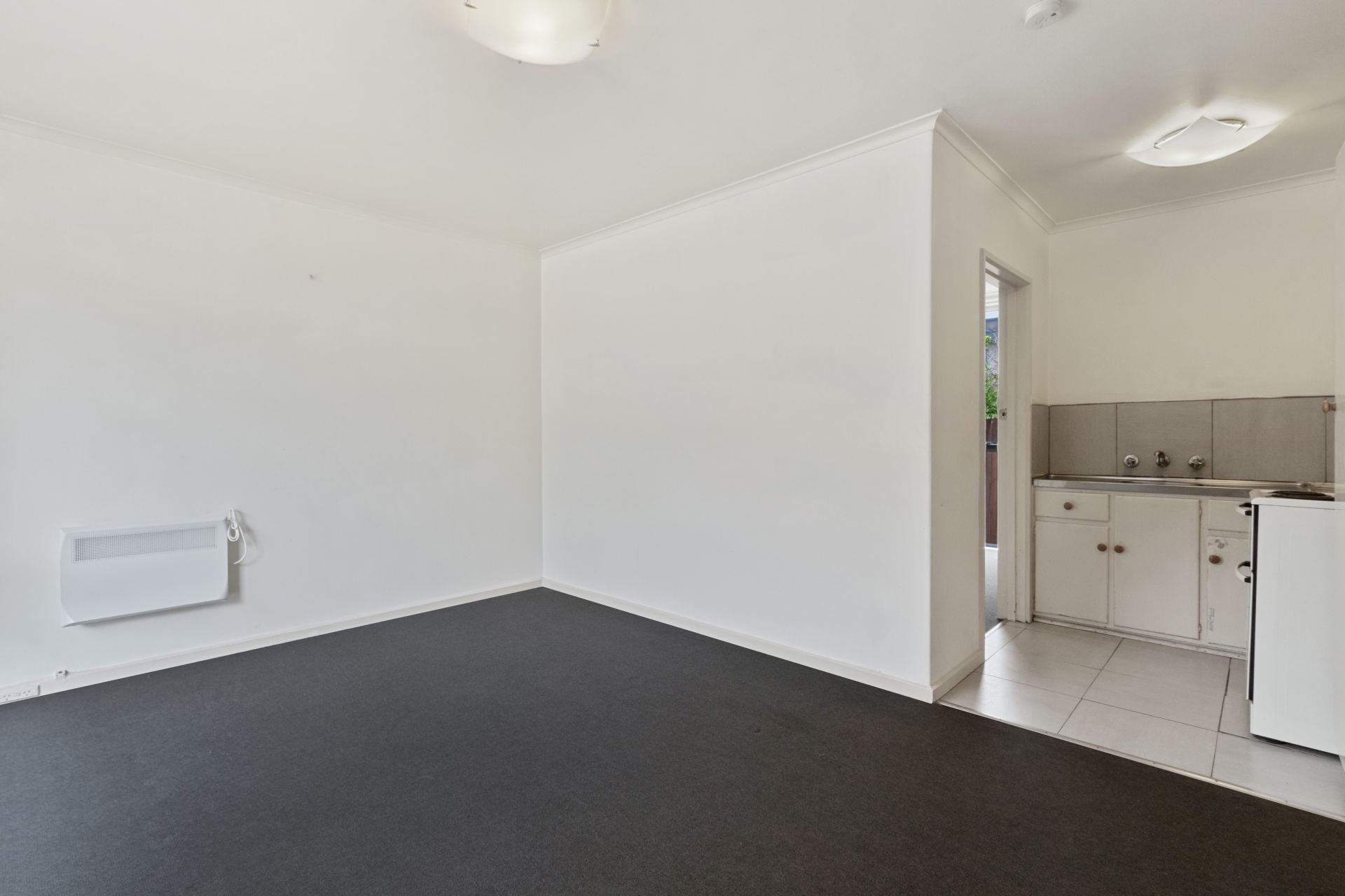 Walking Distance To High Street!