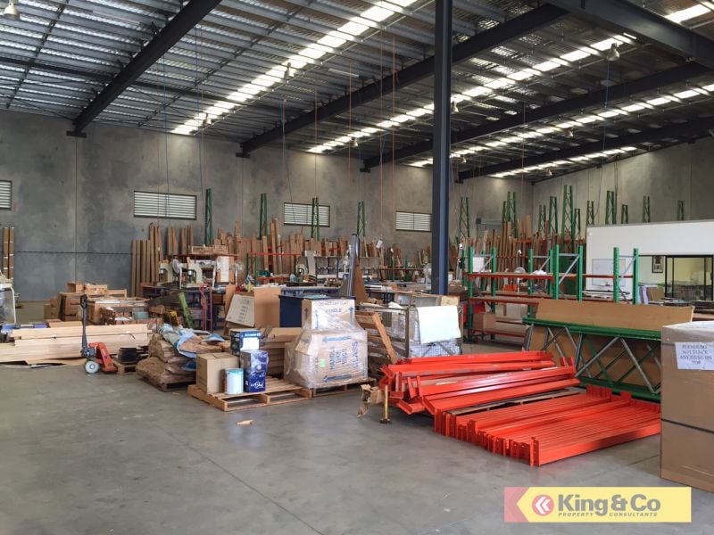 1,375sqm warehouse + office for lease just off the Logan Motorway.