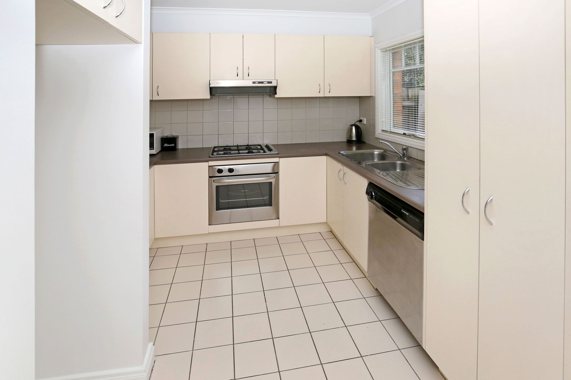 EASY WALK TO ALL AMENITIES!   *Insp Wed 22nd Nov @ 4:40pm*