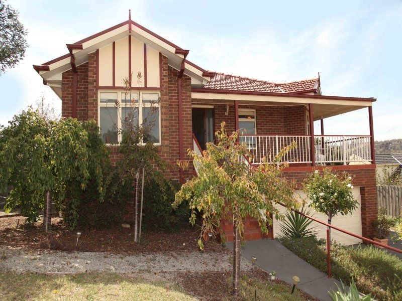 16 Rialton Rise SOUTH MORANG, South Morang - Thumbnail 2