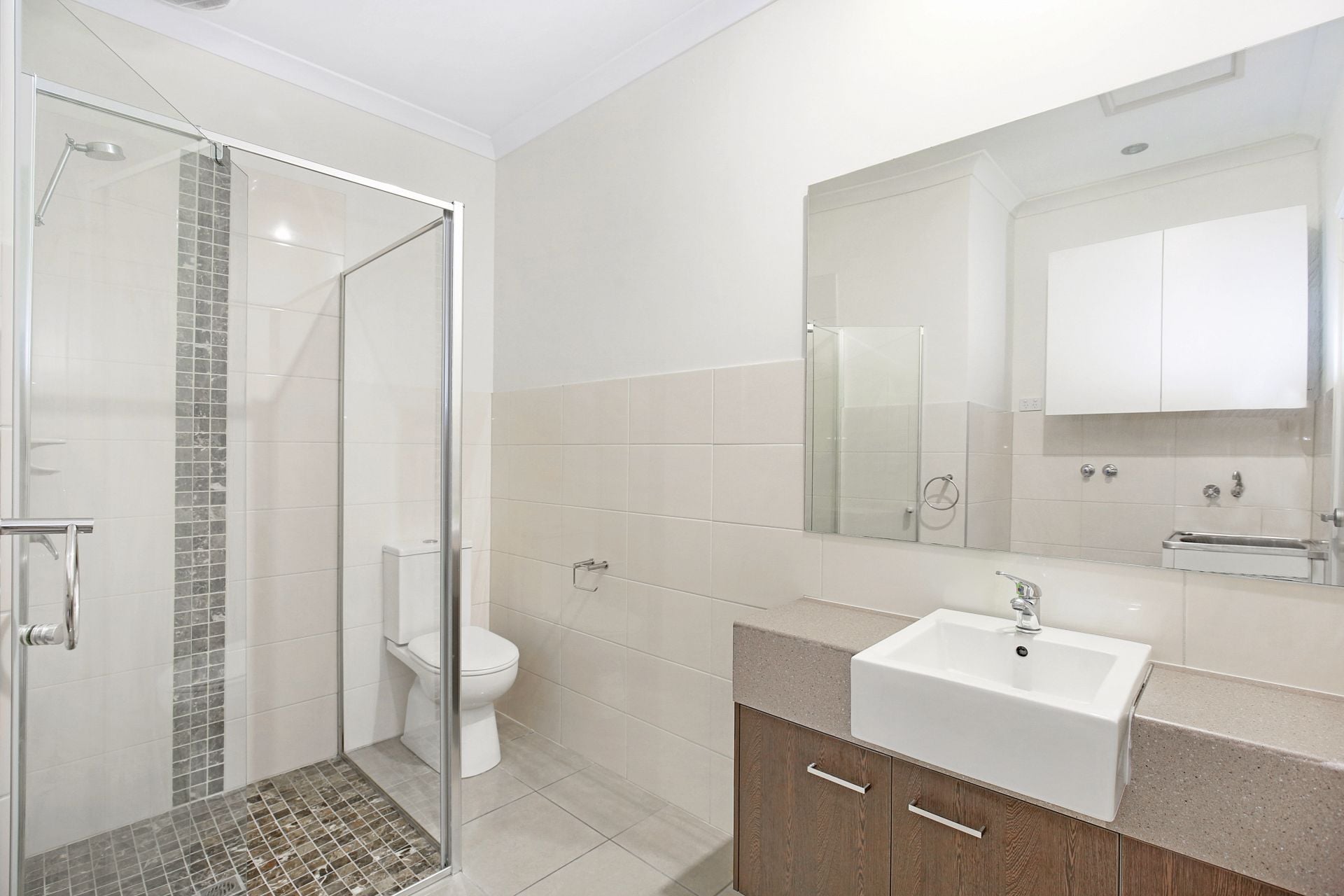 Live, Invest, Relax: Contemporary Unit in Epping's Heart!