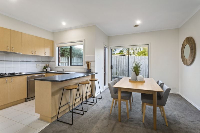 48 St Laurent Rise, Knoxfield - Thumbnail 3