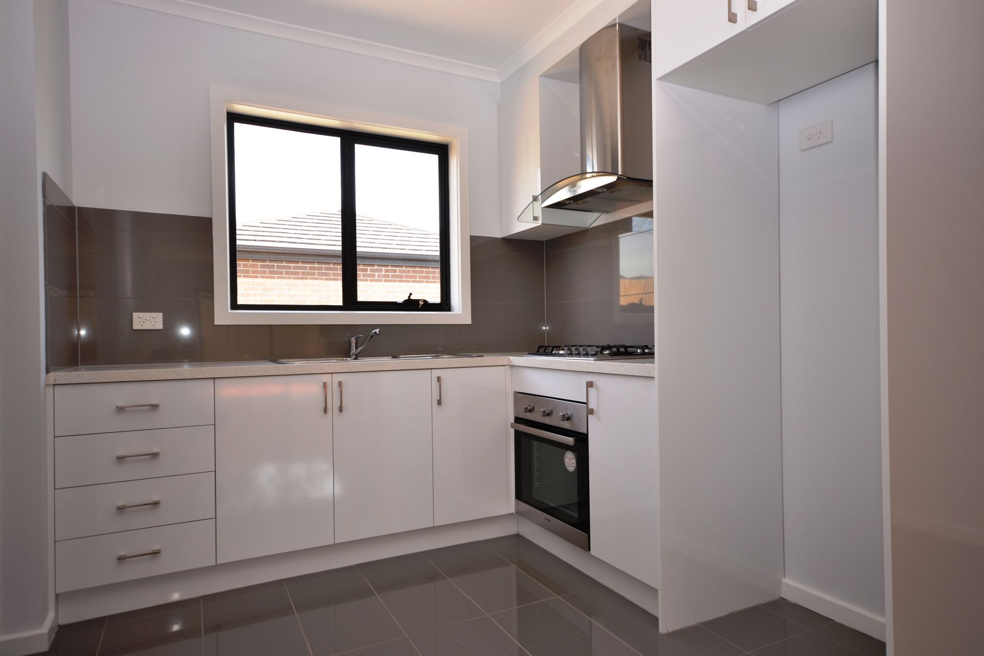 SPACIOUS AND LIGHT FILLED LIVING