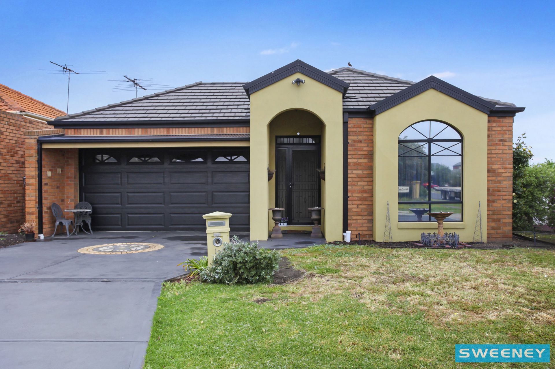 12 Finstall Close, Caroline Springs - Thumbnail 2
