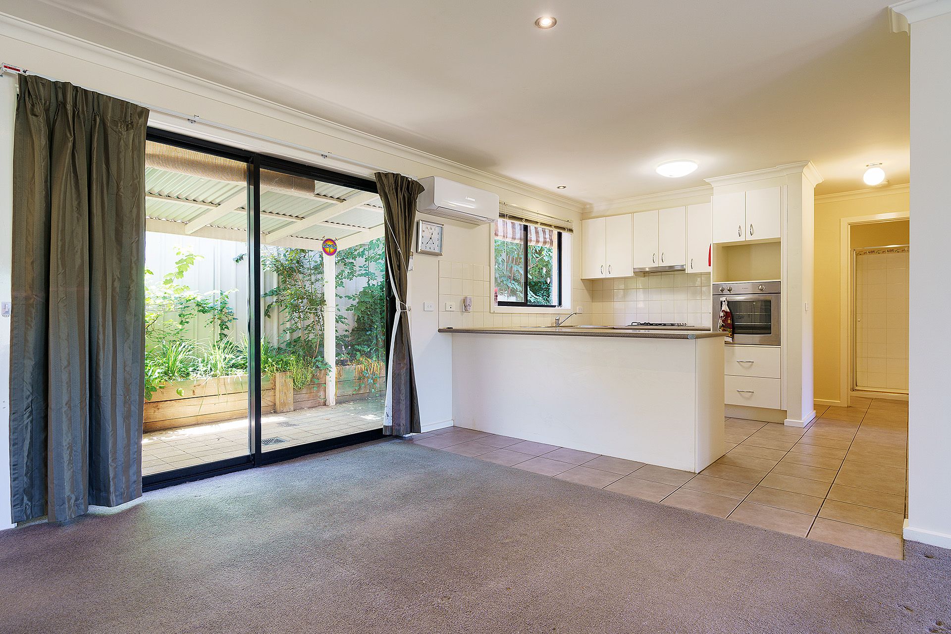 2/11 Urquhart Street, Castlemaine - Thumbnail 6