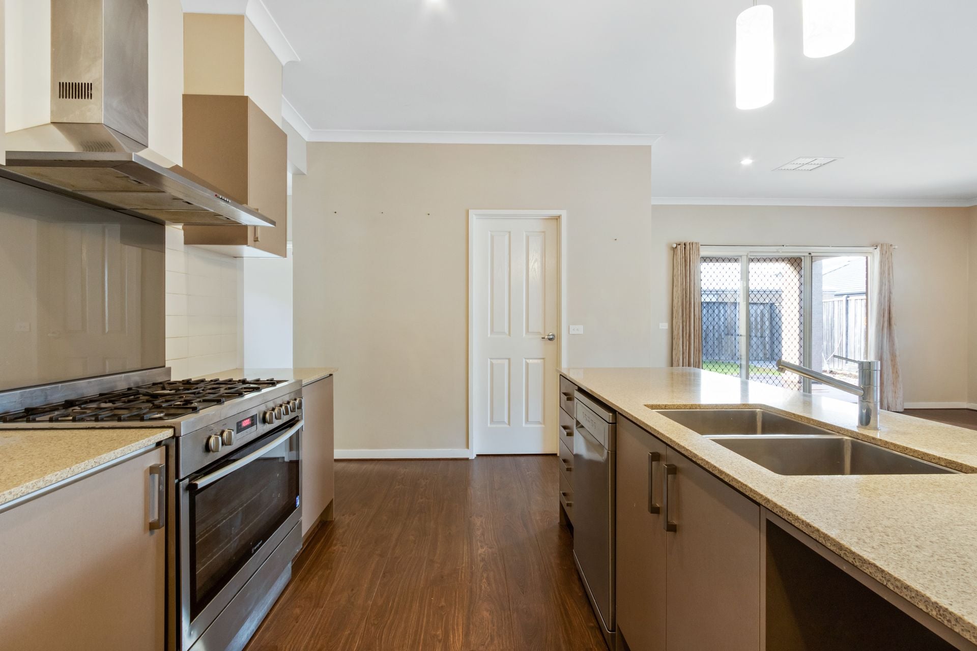 CONVENIENT & MODERN STYLE LIVING